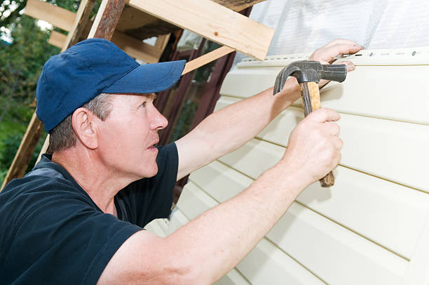 Siding Removal and Disposal in Robins, IA